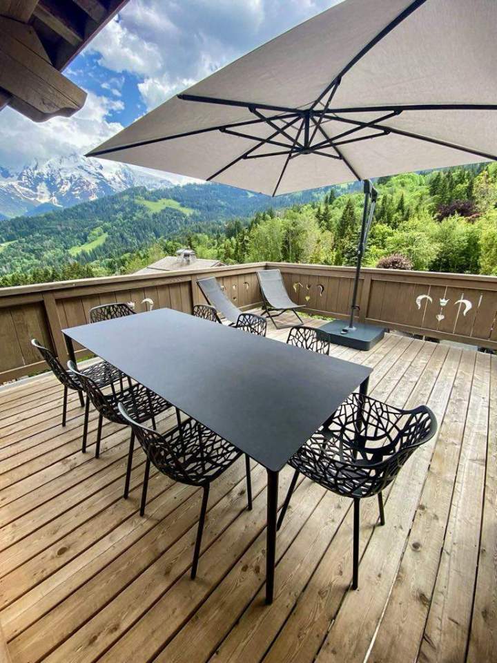 9e1742d0 c822 496a 8efe fb9ff8498ac7