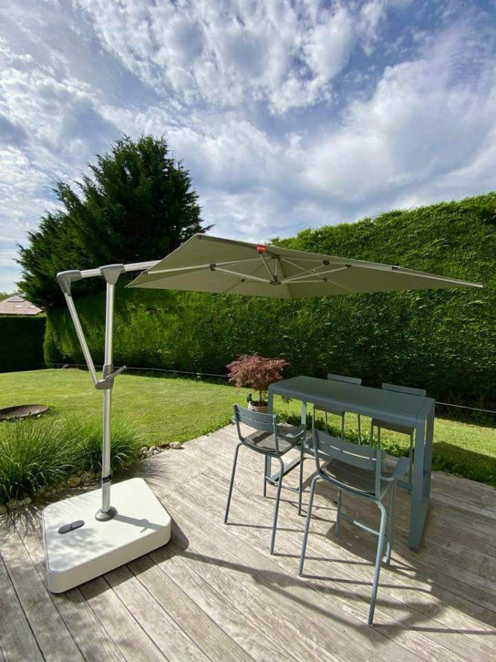 ffdf2353 17be 4f12 bf55 5fccd5318ead