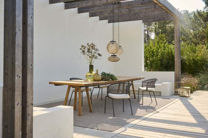 table chaises tribu annecy chambery.jpg